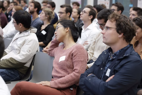 After two months of conducting research in an EPFL laboratory, the interns will present their research projects in the form of a poster or a short oral presentation (My research in 180 sec) to a selected audience including professors, donors, organizers as well as the cohort of interns.