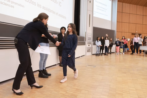 Journée à la découverte des Sciences Remise attestations "Internet & Code pour les filles" Service de la promotion des Sciences de l'EPFL 
