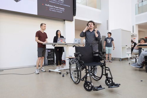 L’Assistive Technologies Challenge, a pour objectif de donner la possibilité aux étudiants de concevoir et de développer, pour et avec des personnes en situation de handicap, des solutions technologiques manifestes.