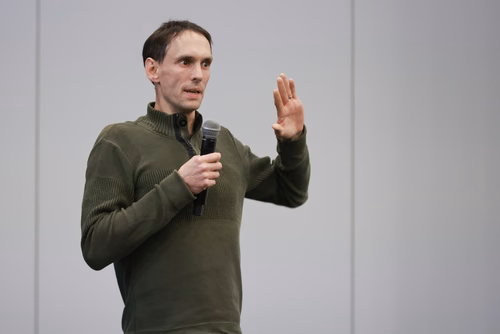 Organisées par le Service promotion de l’éducation, en collaboration avec les sections de l’EPFL, les rencontres 5 à 7 constituent un moment d’échange privilégié entre les enseignantes et enseignants du secondaire et le corps professoral de l’EPFL.