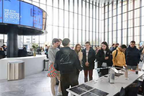 Un événement d’envergure pour préparer son avenir. Comme chaque année, l’EPFL, via son Service de promotion de l’éducation et en collaboration avec ses facultés, se réjouit d'accueillir les gymnasiennes et gymnasiens sur son campus. L’École propose de venir découvrir ses filières de formation, sa communauté estudiantine, son corps enseignant, ses équipes de recherche, les divers services dédiés aux étudiantes et étudiants débutant à l’EPFL, ainsi que les multiples associations chargées d’animer la vie socia