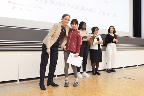 Journée à la découverte des Sciences Remise attestations "Internet & Code pour les filles" Service de la promotion des Sciences de l'EPFL 
