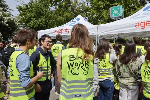 Bike to work is a team challenge that encourages the EPFL community to cycle to campus during May and June.