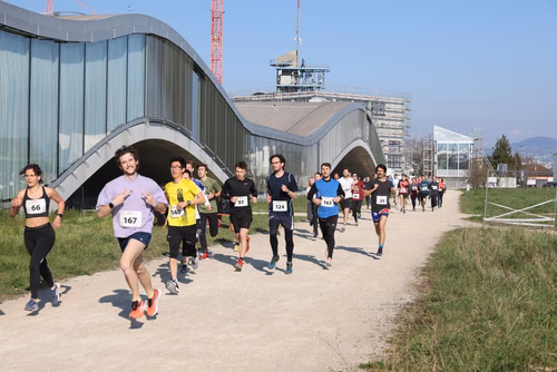 L'EPFL, l'AGEPoly et le Service des Sports Universitaires ont le le plaisir de vous inviter au cross de printemps qu'ils organisent.