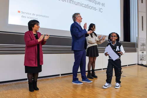 Remise attestations "Internet & Code pour les filles" Service de la promotion des Sciences de l'EPFL