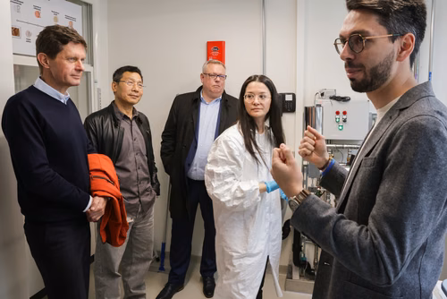 Visite du laboratoire de la prof. Tiffany Abitbol (Laboratoire des matériaux durables)  organisé par le Development Office, philanthropie