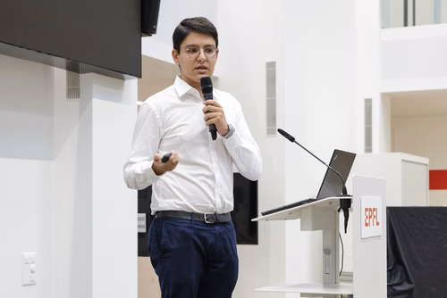 After two months of conducting research in an EPFL laboratory, the interns will present their research projects in the form of a poster or a short oral presentation (My research in 180 sec) to a selected audience including professors, donors, organizers as well as the cohort of interns.