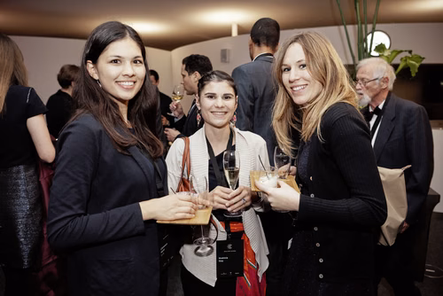 La première édition du gala EPFL Alumni a réuni près de 650 diplômé.es au Rolex Learning Center. Ils ont pu participer à une soirée festive et entendre le Prof. Patrick Aebischer – Président de l’EPFL jusqu’à fin 2016 – et le Prof. Martin Vetterli – Président de l’EPFL dès 2017 – échanger sur la transmission de Présidence.