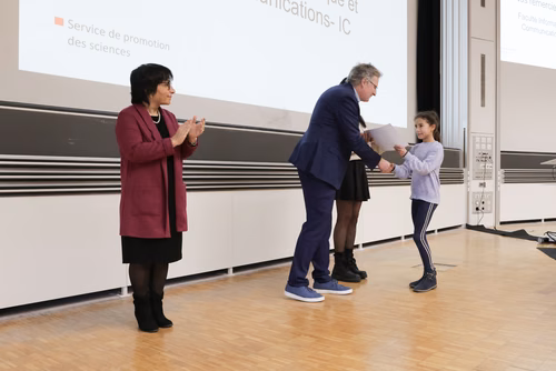 Remise attestations "Internet & Code pour les filles" Service de la promotion des Sciences de l'EPFL