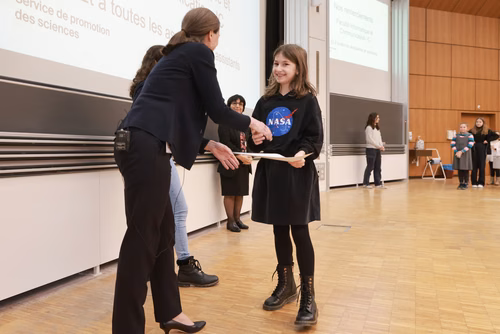 Journée à la découverte des Sciences Remise attestations "Internet & Code pour les filles" Service de la promotion des Sciences de l'EPFL 