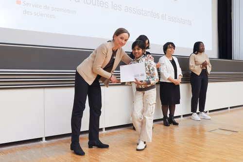 Journée à la découverte des Sciences Remise attestations "Internet & Code pour les filles" Service de la promotion des Sciences de l'EPFL 