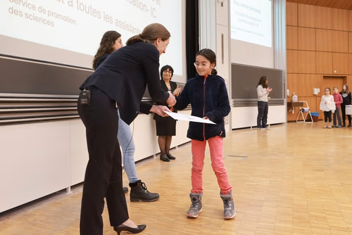 Journée à la découverte des Sciences Remise attestations "Internet & Code pour les filles" Service de la promotion des Sciences de l'EPFL 