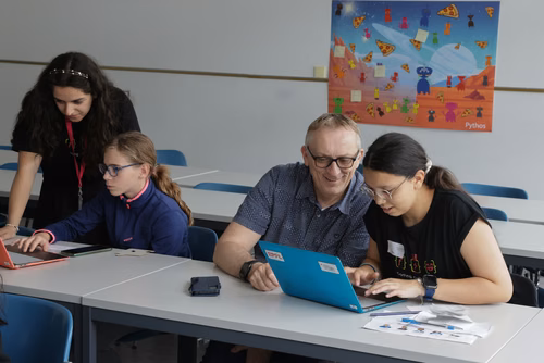 Le Meet up national annuel du Coding club des filles sur le campus de l’EPFL Service de promotion des sciences SPS 