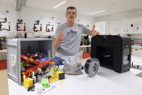Sébastien Martinerie, expert en impression 3D depuis plus de 20 ans, a modélisé et imprimé des milliers de prototypes, dont des organes humains pour former des chirurgiennes et chirurgiens. Il encadre aujourd'hui plus de 500 étudiantes et étudiants au SPOT.
