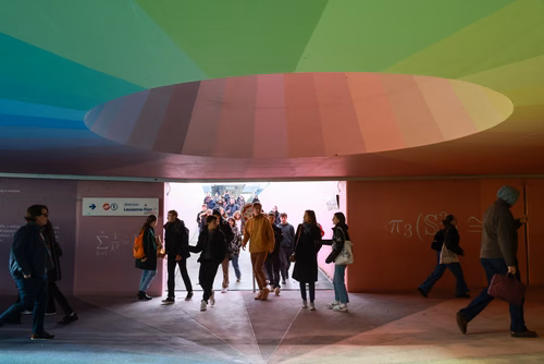 Un événement d’envergure pour préparer son avenir. Comme chaque année, l’EPFL, via son Service de promotion de l’éducation et en collaboration avec ses facultés, se réjouit d'accueillir les gymnasiennes et gymnasiens sur son campus. L’École propose de venir découvrir ses filières de formation, sa communauté estudiantine, son corps enseignant, ses équipes de recherche, les divers services dédiés aux étudiantes et étudiants débutant à l’EPFL, ainsi que les multiples associations chargées d’animer la vie socia