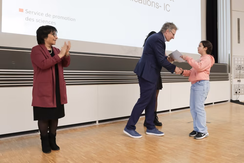 Remise attestations "Internet & Code pour les filles" Service de la promotion des Sciences de l'EPFL