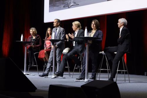 Tous les membres de la communauté EPFL, étudiant·e·s et collaborateur·trice·s de l’EPFL sont invité·e·s à l’édition 2022 de notre traditionnelle allocution de la Direction.