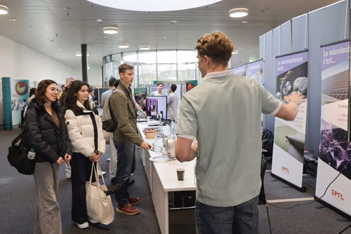 Un événement d’envergure pour préparer son avenir. Comme chaque année, l’EPFL, via son Service de promotion de l’éducation et en collaboration avec ses facultés, se réjouit d'accueillir les gymnasiennes et gymnasiens sur son campus. L’École propose de venir découvrir ses filières de formation, sa communauté estudiantine, son corps enseignant, ses équipes de recherche, les divers services dédiés aux étudiantes et étudiants débutant à l’EPFL, ainsi que les multiples associations chargées d’animer la vie socia
