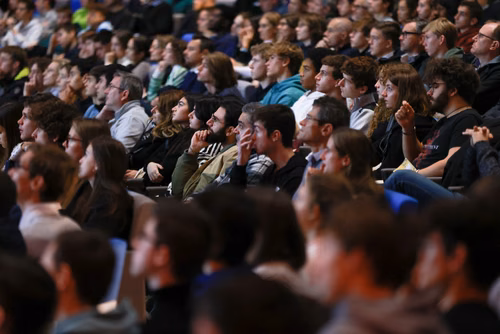 Un événement d’envergure pour préparer son avenir. Comme chaque année, l’EPFL, via son Service de promotion de l’éducation et en collaboration avec ses facultés, se réjouit d'accueillir les gymnasiennes et gymnasiens sur son campus. L’École propose de venir découvrir ses filières de formation, sa communauté estudiantine, son corps enseignant, ses équipes de recherche, les divers services dédiés aux étudiantes et étudiants débutant à l’EPFL, ainsi que les multiples associations chargées d’animer la vie socia