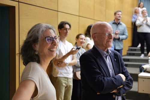 A l'occasion du dernier cours de Claude Nicollier, ses amis, collègues et famille lui ont fait la surprise d'être présents