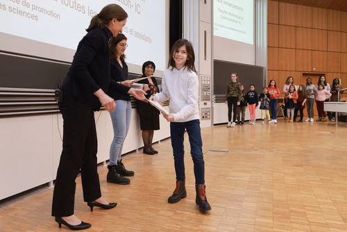 Journée à la découverte des Sciences Remise attestations "Internet & Code pour les filles" Service de la promotion des Sciences de l'EPFL 