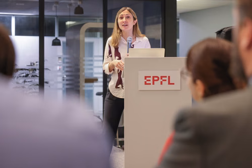 Remise des diplômes COS aux participants d'Extension School