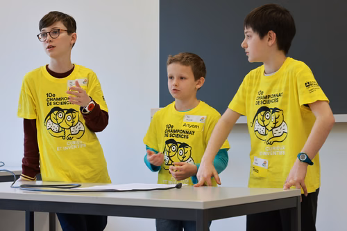 La 10ème édition du championnat de science par équipes, "Curieux et inventifs", permet à des jeunes filles et garçons de 8 à 15 ans de développer leur goût de la réflexion et de la recherche scientifique. Ils peuvent ainsi dévoiler leur inventivité dans une ambiance ludique et créative.