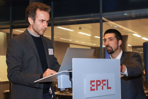Remise des diplômes COS aux participants d'Extension School