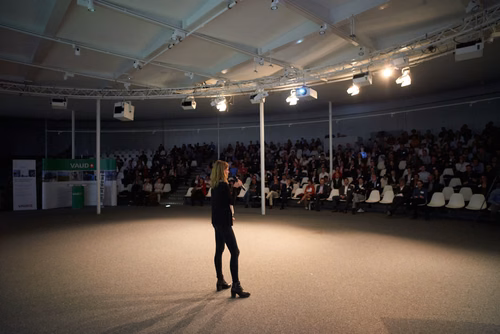 19 entrepreneurs ont “pitché” devant près de 300 personnes lors de la Startup Champions Seed Night coorganisée par l’EPFL Alumni et venturelab au Forum Rolex Learning Center. Daniel Yanisse (MT’12), CEO et co-fondateur de Checkr, était l’invité d’honneur de cette édition.