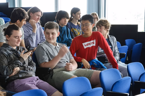 Cours Turing adressés aux gymnasiens, gymnasiennes de suisse romande. Ces cours sont organisés par la faculté IC