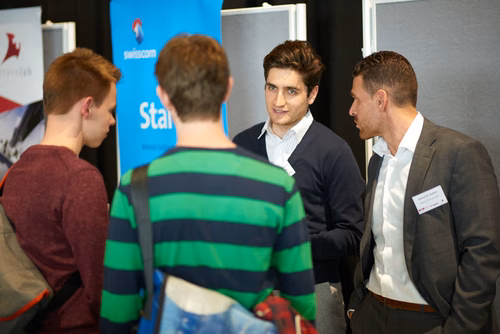 19 entrepreneurs ont “pitché” devant près de 300 personnes lors de la Startup Champions Seed Night coorganisée par l’EPFL Alumni et venturelab au Forum Rolex Learning Center. Daniel Yanisse (MT’12), CEO et co-fondateur de Checkr, était l’invité d’honneur de cette édition.