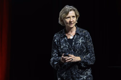 Tous les membres de la communauté EPFL, étudiant·e·s et collaborateur·trice·s de l’EPFL sont invité·e·s à l’édition 2022 de notre traditionnelle allocution de la Direction.