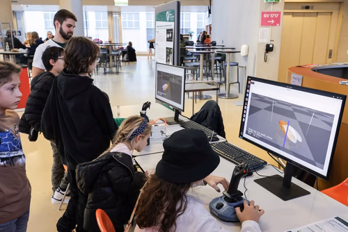 La découverte des sciences et des technologies au cœur du campus, pour les adultes et les enfants.