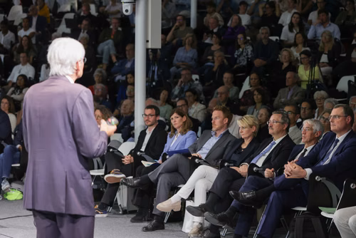 Jean-Pierre Danthine is Professor at the EPFL (Ecole Polytechnique Fédérale de Lausanne – College of Management of Technology), Managing Director of the Enterprise of Society Center (E4S) and President of the Paris School of Economics.