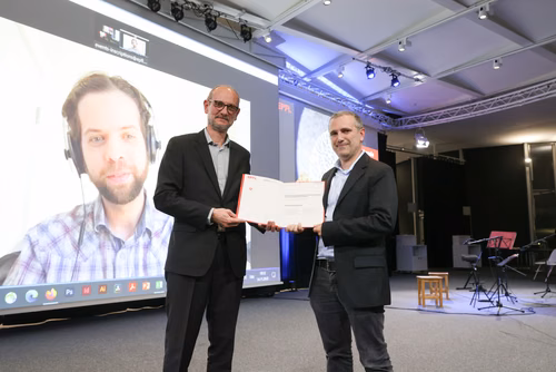 Cette cérémonie a pour objectif de remettre les Prix de la Recherche de l'EPFL aux lauréat·es et de féliciter toutes les doctorantes et doctorants qui ont terminé leur thèse avec succès cette année.