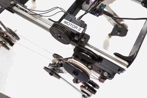 For his Master’s project at EPFL, Mickaël Achkar compiled data on the movements of dogs to develop a robotic version of the animal that, once set in motion, can run without assistance or motors.