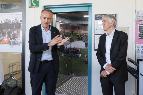 Pour les 50 ans de l'EPFL Schindler offre un ascenceur dans le bâtiment ELA 