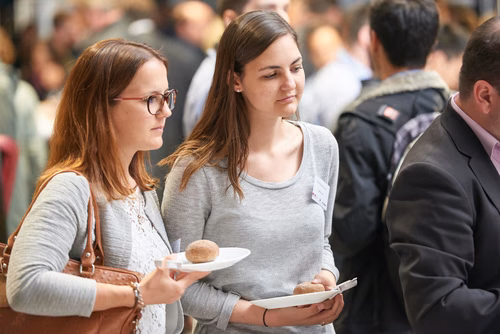 22 entrepreneurs ont participé au concours de “pitch” devant 400 personnes lors de la Startup Champions Seed Night coorganisée par l’EPFL Alumni et venturelab au Forum Rolex Learning Center. Tej Tadi (PhD SV’11), fondateur et CEO de MindMaze, était l’invité d’honneur de cette édition.