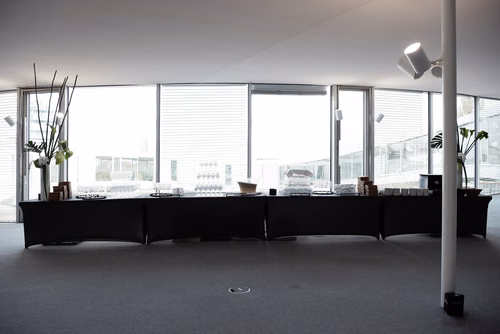 La première édition du gala EPFL Alumni a réuni près de 650 diplômé.es au Rolex Learning Center. Ils ont pu participer à une soirée festive et entendre le Prof. Patrick Aebischer – Président de l’EPFL jusqu’à fin 2016 – et le Prof. Martin Vetterli – Président de l’EPFL dès 2017 – échanger sur la transmission de Présidence.