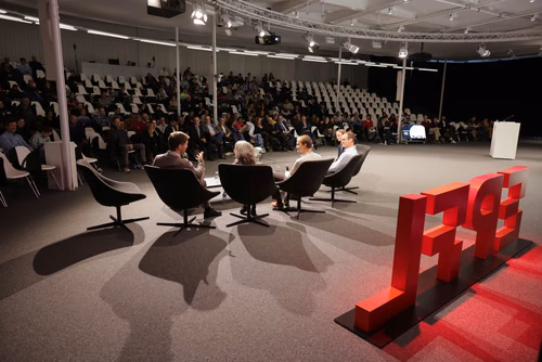 Cérémonie officielle promouvant l'excellence mathématique à l'EPFL, notamment en présence de notre lauréat et notre lauréate du médaille Fields.
