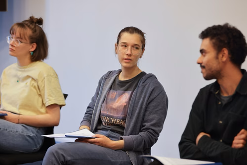 Suite à un atelier d’écriture piloté par le CDH-Culture, des comédien·es du PET lisent des textes écrits par des étudiant·es, doctorant·es et personnel administratif de l’EPFL et de l’UNIL sur le thème de l’Energie.