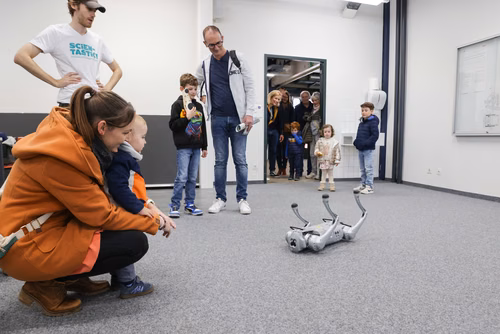 La découverte des sciences et des technologies au cœur du campus, pour les adultes et les enfants.