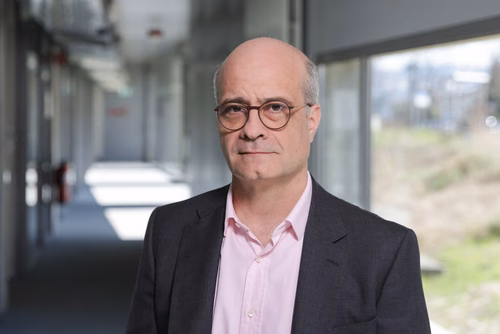 Laurent-Dominique Piveteau teaches strategic innovation management at the College of Technology Management. The new professor of practice, who is also CEO of Debiotech, draws on his experience in the field of medical technology transfer.