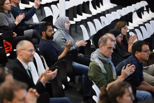 The EPFL EssentialTech Centre invites you to join 5 inspiring panelists in their reflections on how science and technology can be harnessed in the pusuit of peace. The objective is to identify how STEM can be leveraged to address all forms of violence.
