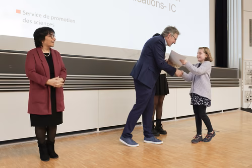 Remise attestations "Internet & Code pour les filles" Service de la promotion des Sciences de l'EPFL