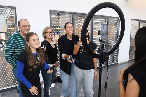 Le Meet up national annuel du Coding club des filles sur le campus de l’EPFL Service de promotion des sciences SPS 