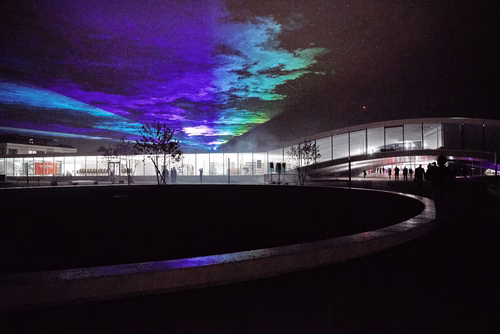 La première édition du gala EPFL Alumni a réuni près de 650 diplômé.es au Rolex Learning Center. Ils ont pu participer à une soirée festive et entendre le Prof. Patrick Aebischer – Président de l’EPFL jusqu’à fin 2016 – et le Prof. Martin Vetterli – Président de l’EPFL dès 2017 – échanger sur la transmission de Présidence.