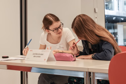 Le concours Alkindi-suisse est une compétition de cryptographie qui a lieu chaque année et ouverte aux classes de 9e, 10e et 11e secondaires. Il est organisé par l’EPFL, les associations Animath et France-ioi. La participation est entièrement gratuite.