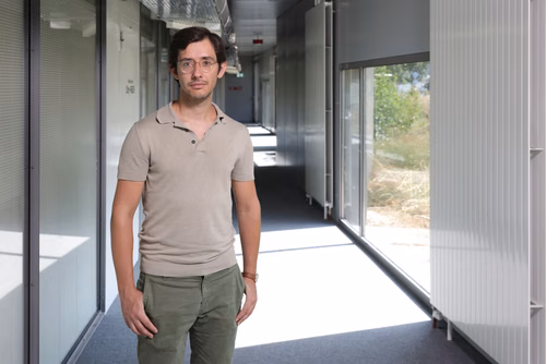 Le cœur de Davide Bavato a longtemps été tiraillé entre les mondes académique et entrepreneurial. Le meilleur enseignant de la section du management de la technologie et de l’entrepreneuriat de l’EPFL combine désormais les deux.