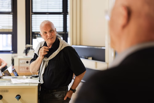 A l'occasion du dernier cours de Claude Nicollier, ses amis, collègues et famille lui ont fait la surprise d'être présents